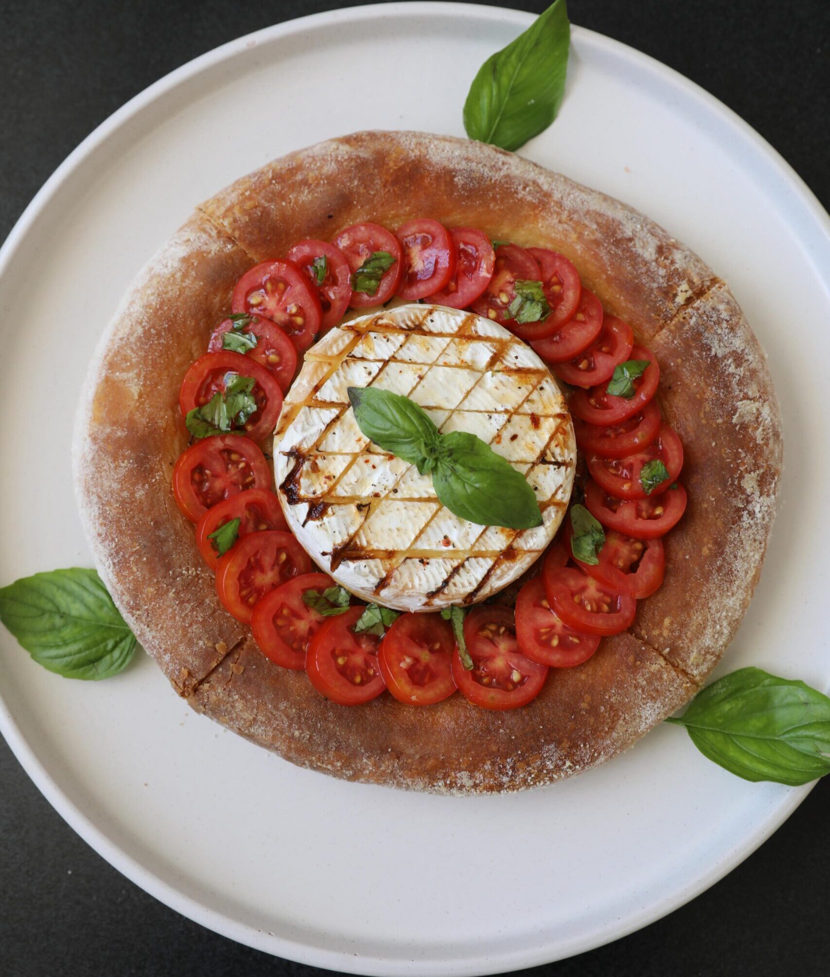 שמרית | פיצה עם גבינת ברי, מתכון יפיפה של רונית טברון - בצק מוכן לפיצה