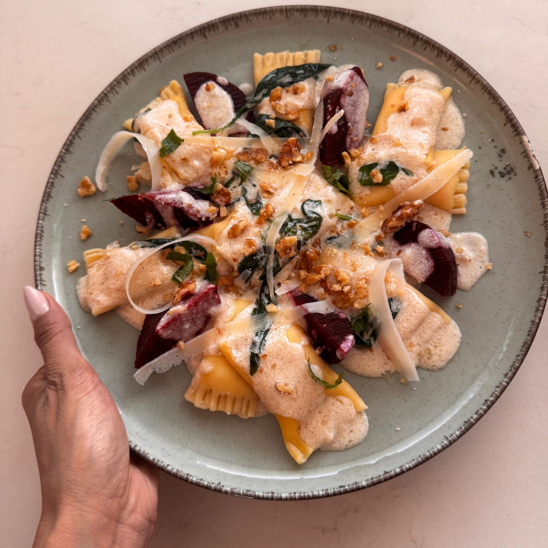 רביולי גבינות סלקים ואגוזי מלך