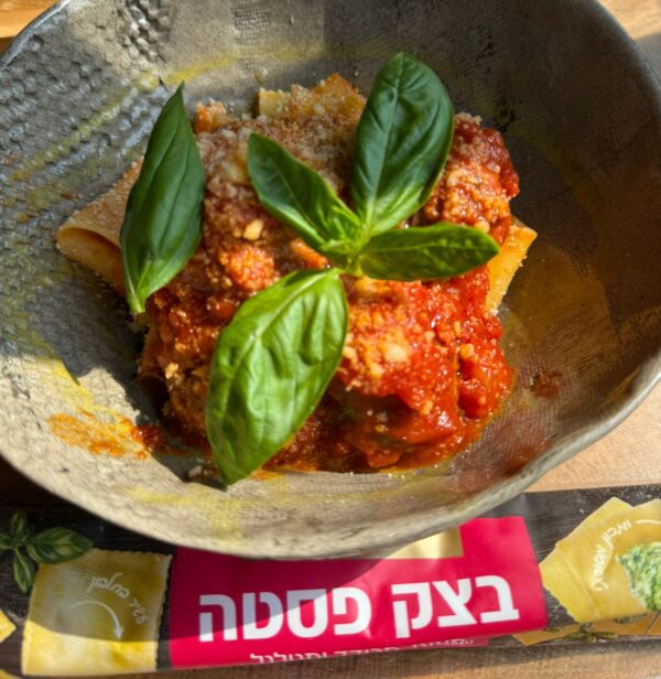 שמרית: קציצות ברוטב עגבניות עם פסטה פפרדלה - מתכון לפסטה ביתית