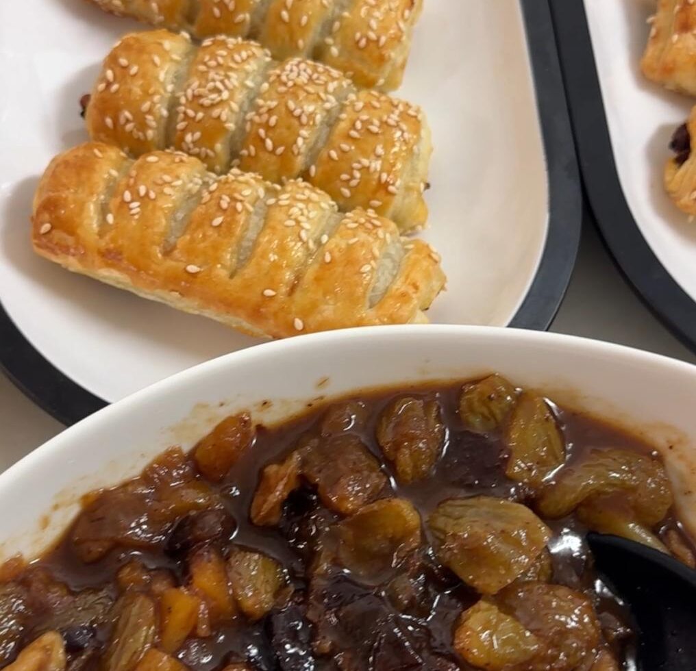 שמרית: בורקס בשר עם רוטב טנזיה של בתיה חורי - מתכון עם בצק עלים