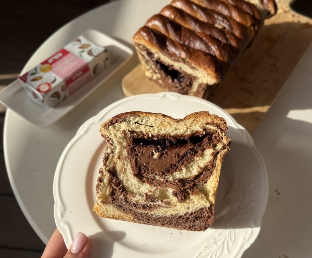 חלת שמרים וניל קקאו וליבת שוקולד